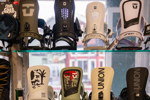 snowboard bindings at the stratton snowboarding shop in the village