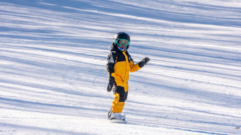 Black boarders of CT snowboard snow groomer diversity