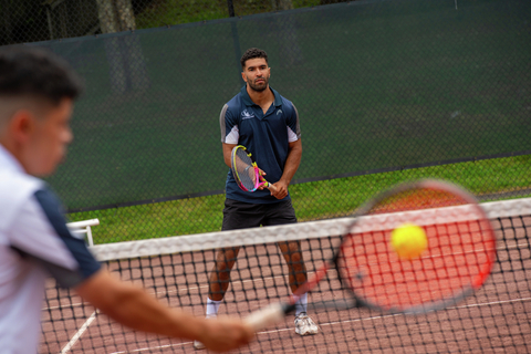 man hitting a forehand during tennis lessons at stratton resort’s cliff drysdale tennis center on a clay court