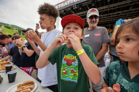 Fourth 4th of July concert grill hot dog pie eating contest climbing sun fun guest show kids activities