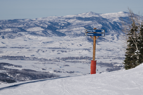 Ski run signs