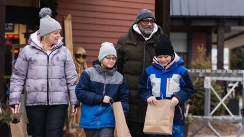 Red Devil Shopping, Retail