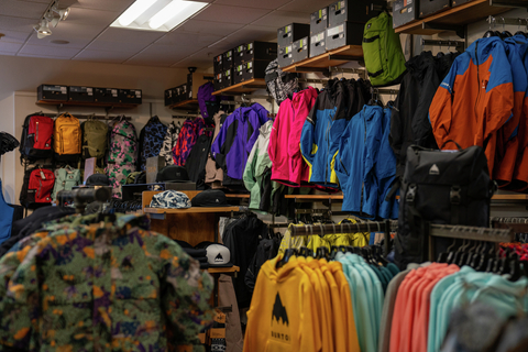 snowboard clothing, kids snowboarding jackets and kids snowboarding pants and hats available at the stratton burton store