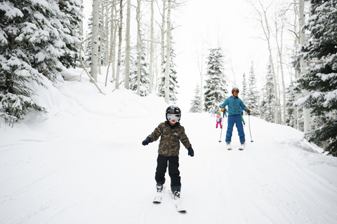 kids skiing
