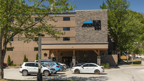 Blue Mountain Inn, Exterior