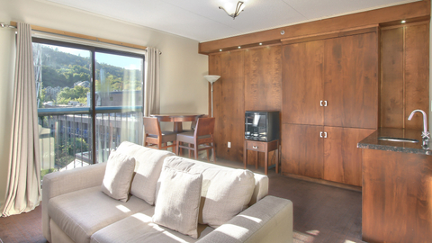 Lodging Blue Mountain Inn