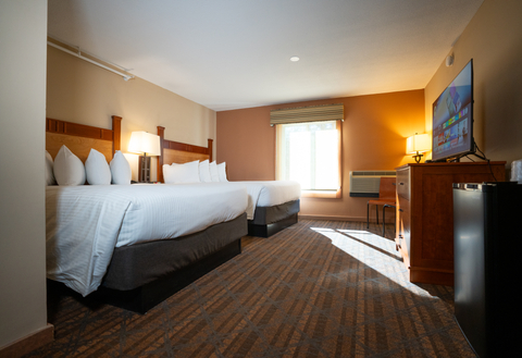 double queen hotel room with flat-screen tv and natural light at black bear lodge located at stratton mountain resort