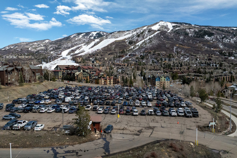 Upper Knoll Parking Lot