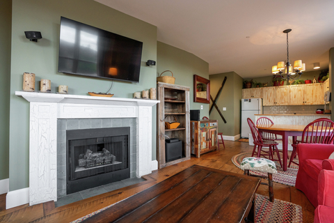 RENTAL PROPERTYLong Trail 272 lodging room condo guest book booking stay 
