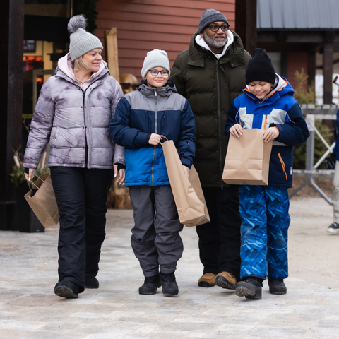 Red Devil Shopping, Retail