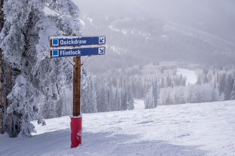 Ski run signs