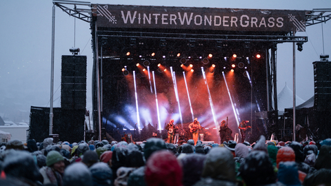 WinterWonderGrass stage