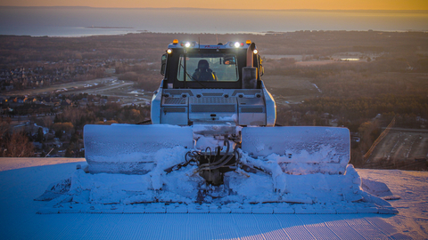 Snowmaking, Groomer