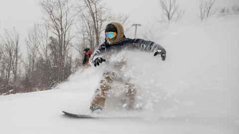 Pow Day, Skiing